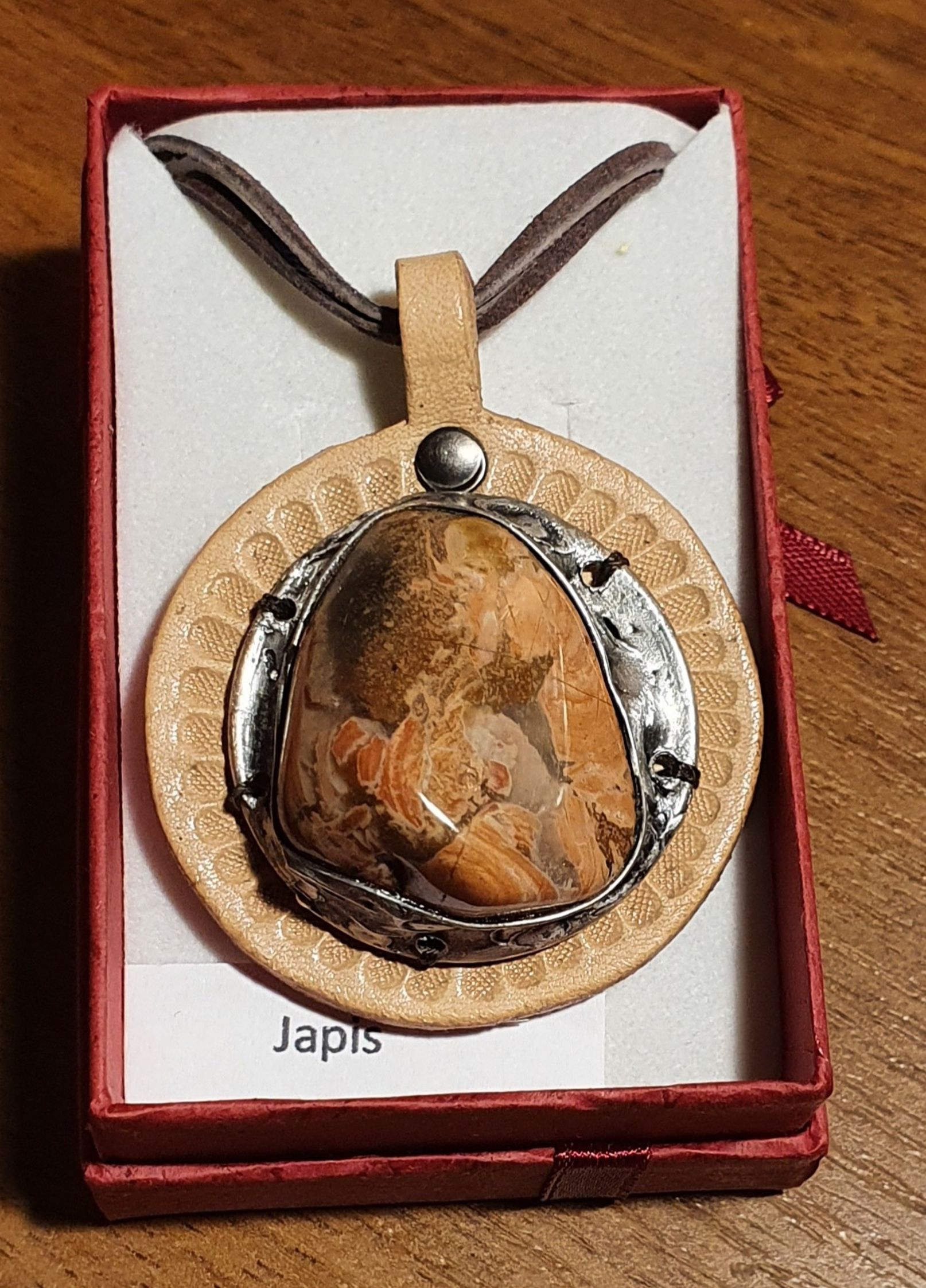 Náhrdelník - autorský  cínovaný šperk s Jaspisem na kůži(4,5x4cm), cena 600 Kč.